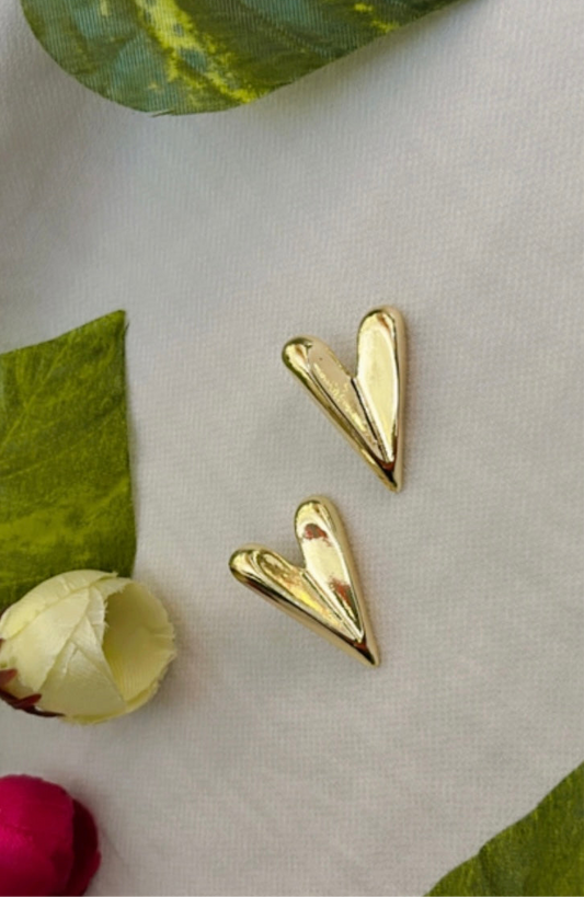 Zig-Zag Heart Stud in Gold