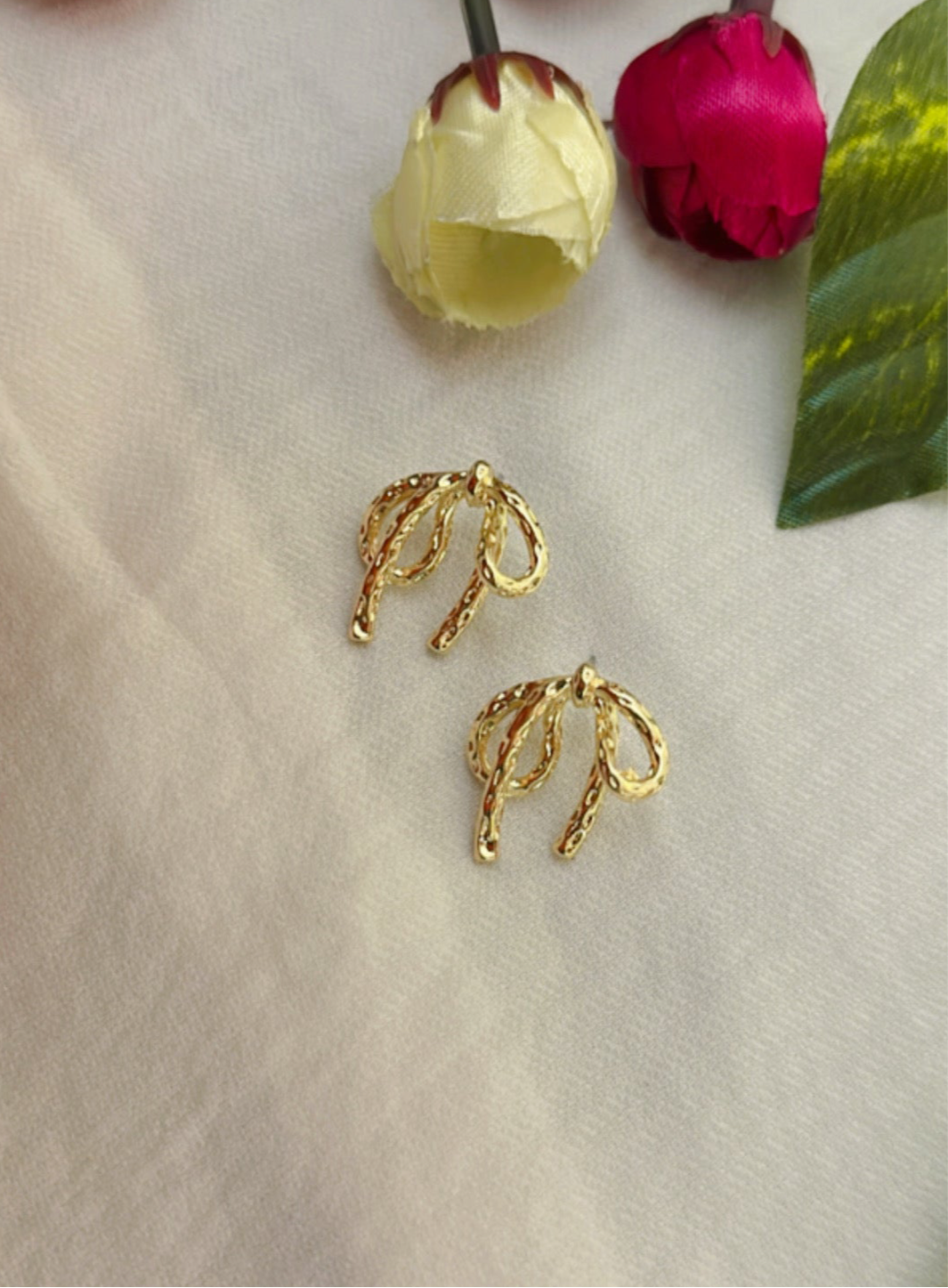 Knot Studs in Gold